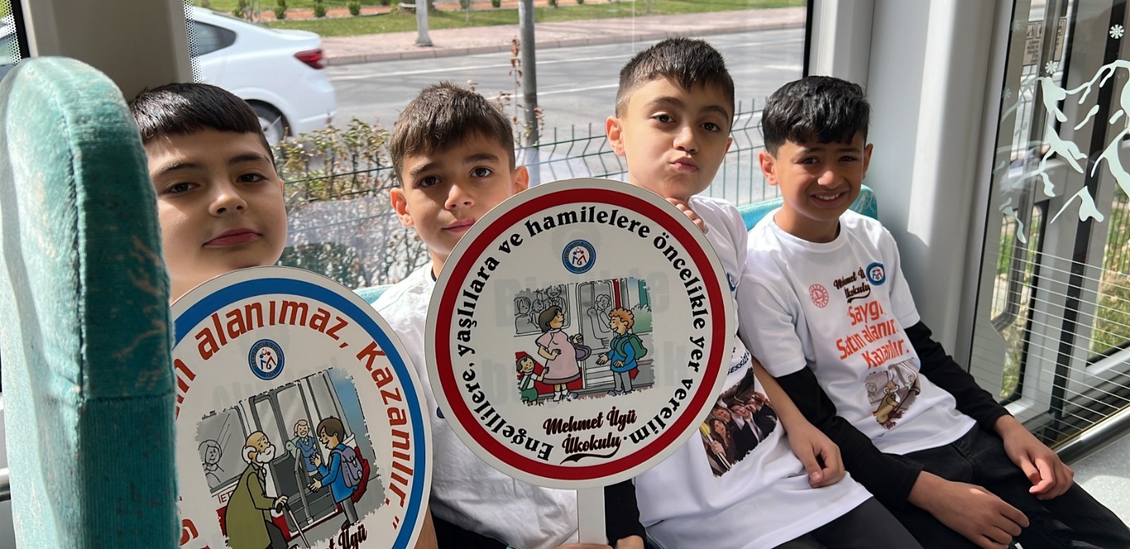 BÜYÜKŞEHİR, ULAŞIM A.Ş. İLE ‘NEZAKET YOLDA KALMASIN’ PROJESİNİ HAYATA GEÇİRDİ