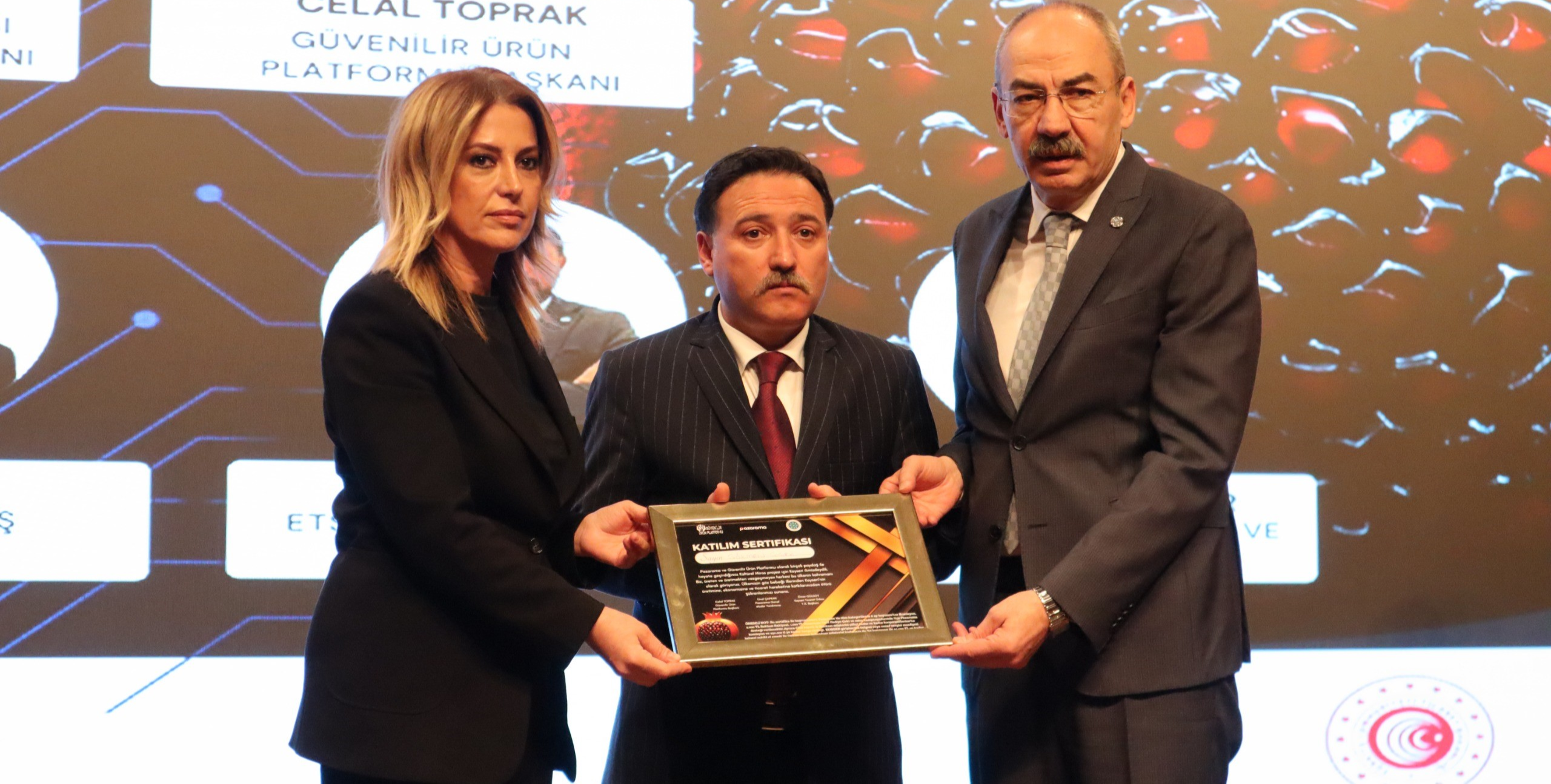  E-ticaret eğitimini gençlere ve üniversite öğrencilerine ısrarla devam ettirmek durumundayız