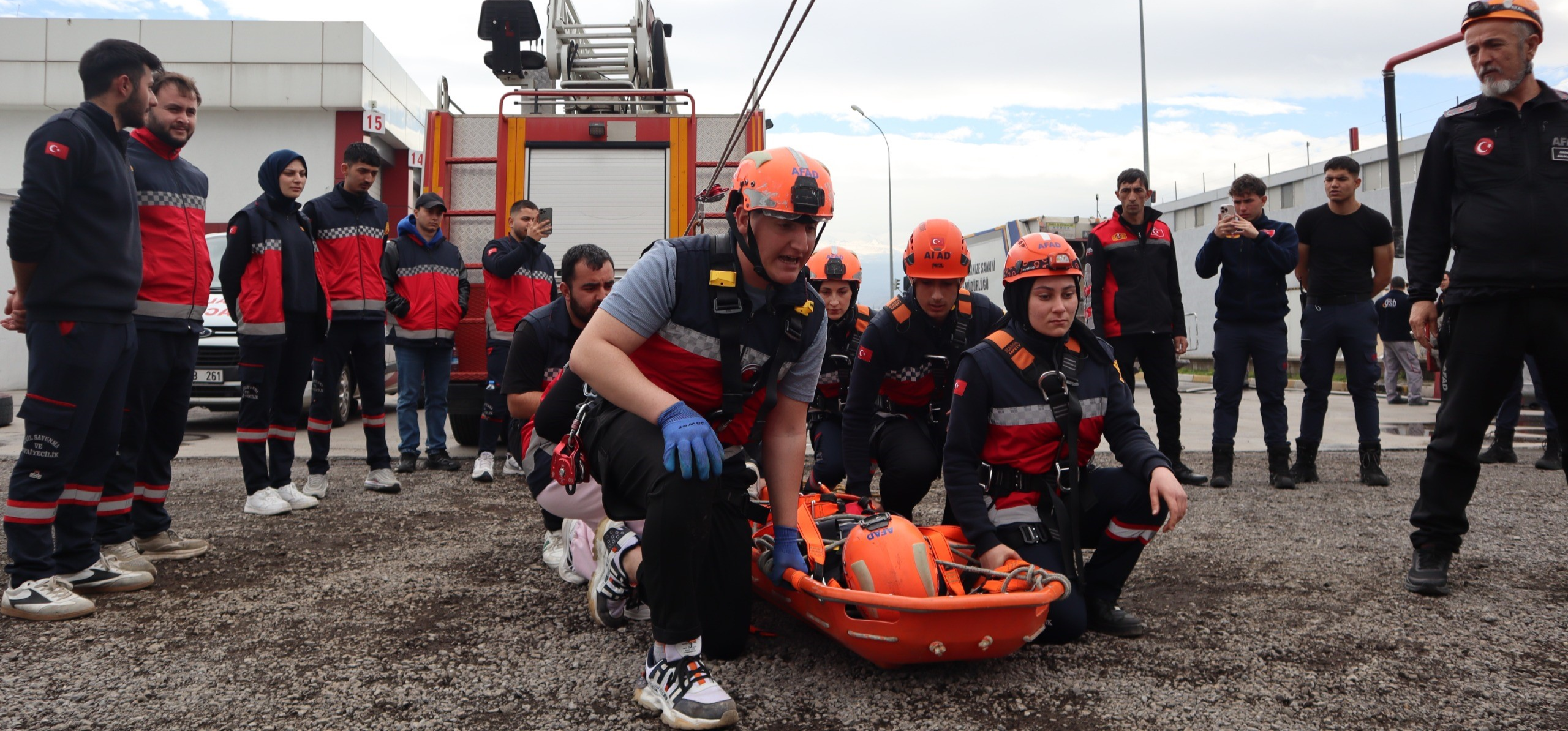 AFAD’dan öğrencilere kayadan düşme ve yaralanmalara müdahale eğitimi