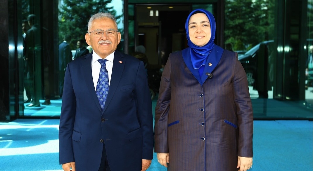 AK PARTİ GENEL MERKEZ KADIN KOLLARI BAŞKANI ERCAN’DAN BAŞKAN BÜYÜKKILIÇ’A “AVRUPA ŞEHRİ” ÖVGÜSÜ