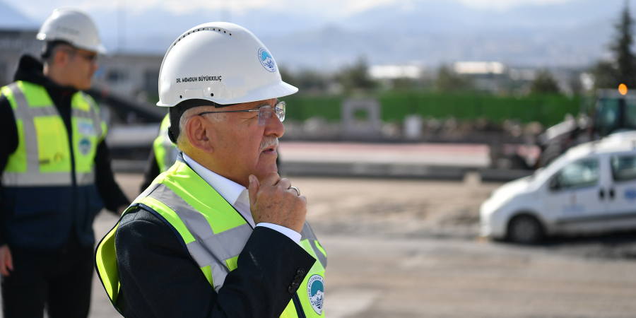 BAŞKAN BÜYÜKKILIÇ’TAN KARTAL KATLI KAVŞAĞI VE BAĞLANTI YOLLARI PROJESİ’NDE PAZAR MESAİSİ