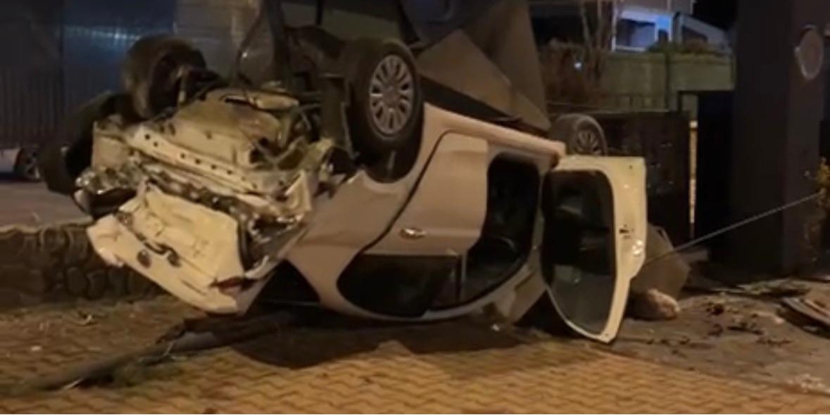 Otomobil beton bloğa çarptı: 1 yaralı