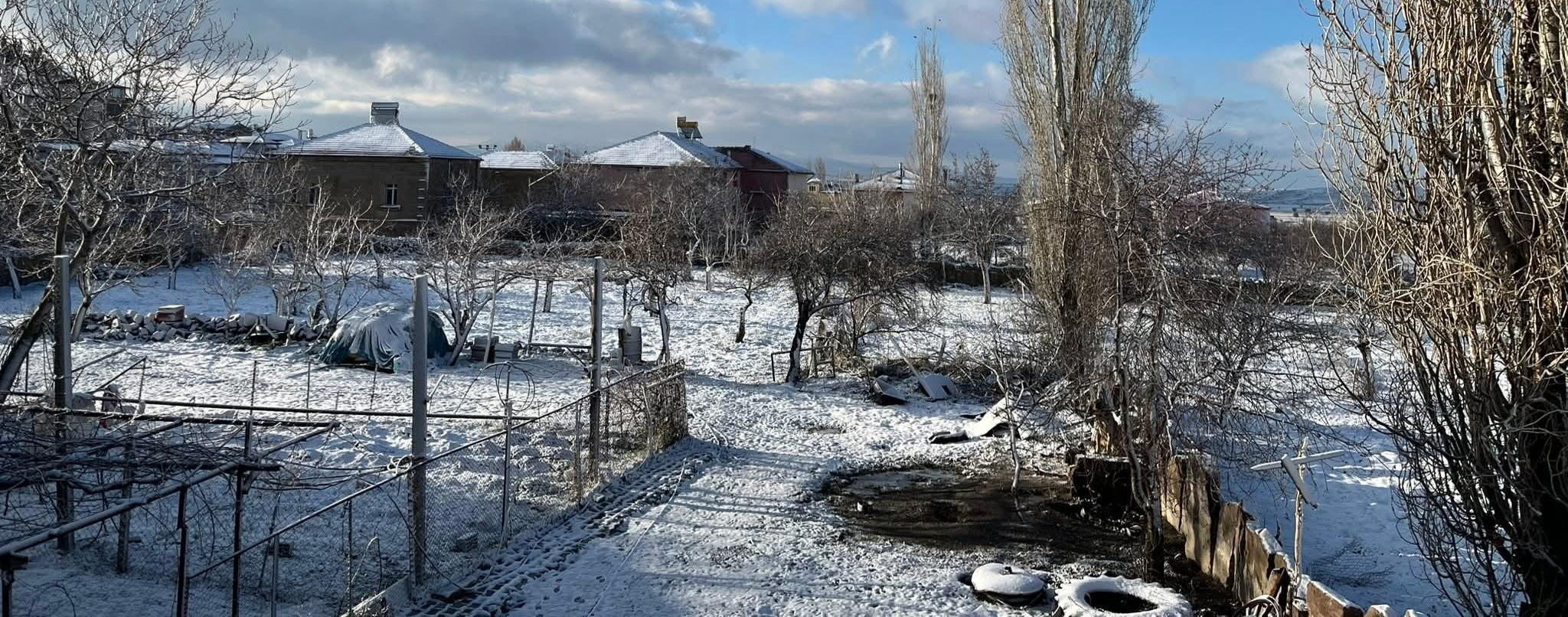 Kırsal mahallelere nisan ayında kar yağdı