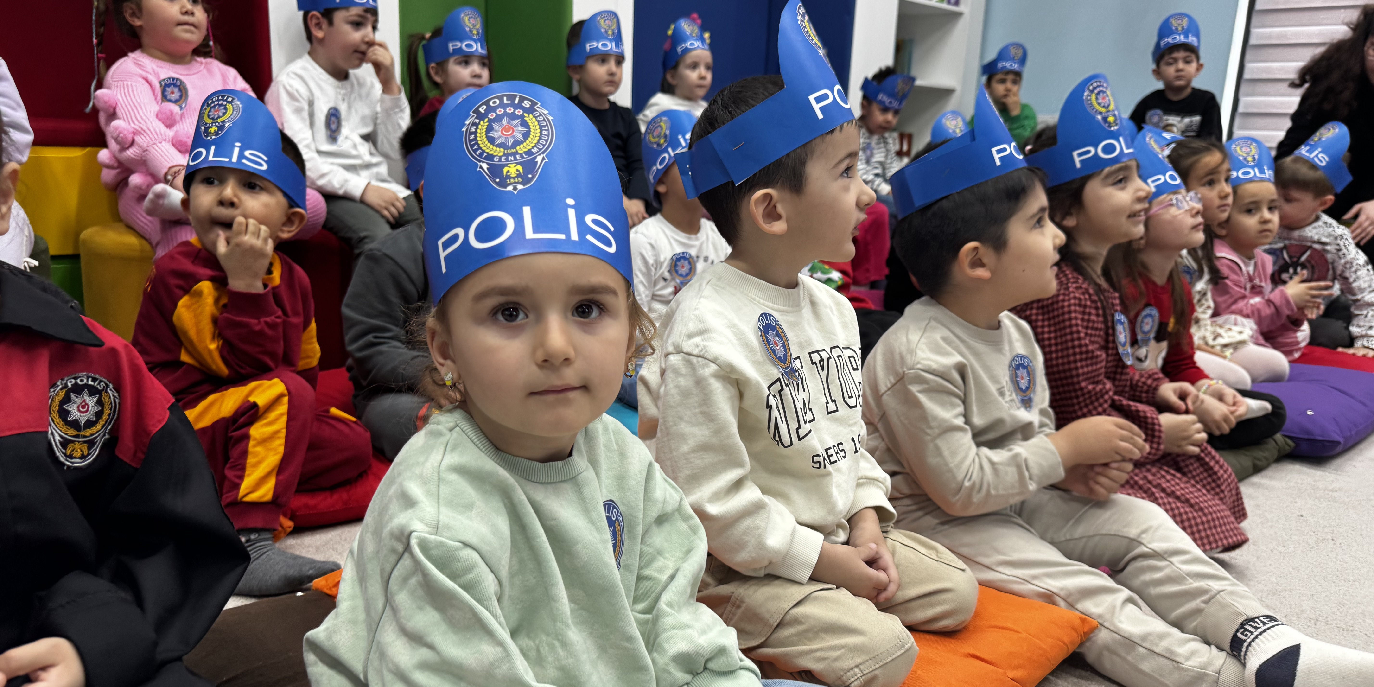 BÜYÜKŞEHİR’DEN ANLAMLI ETKİNLİK: MİNİKLERE POLİSLİK MESLEĞİ TANITILDI