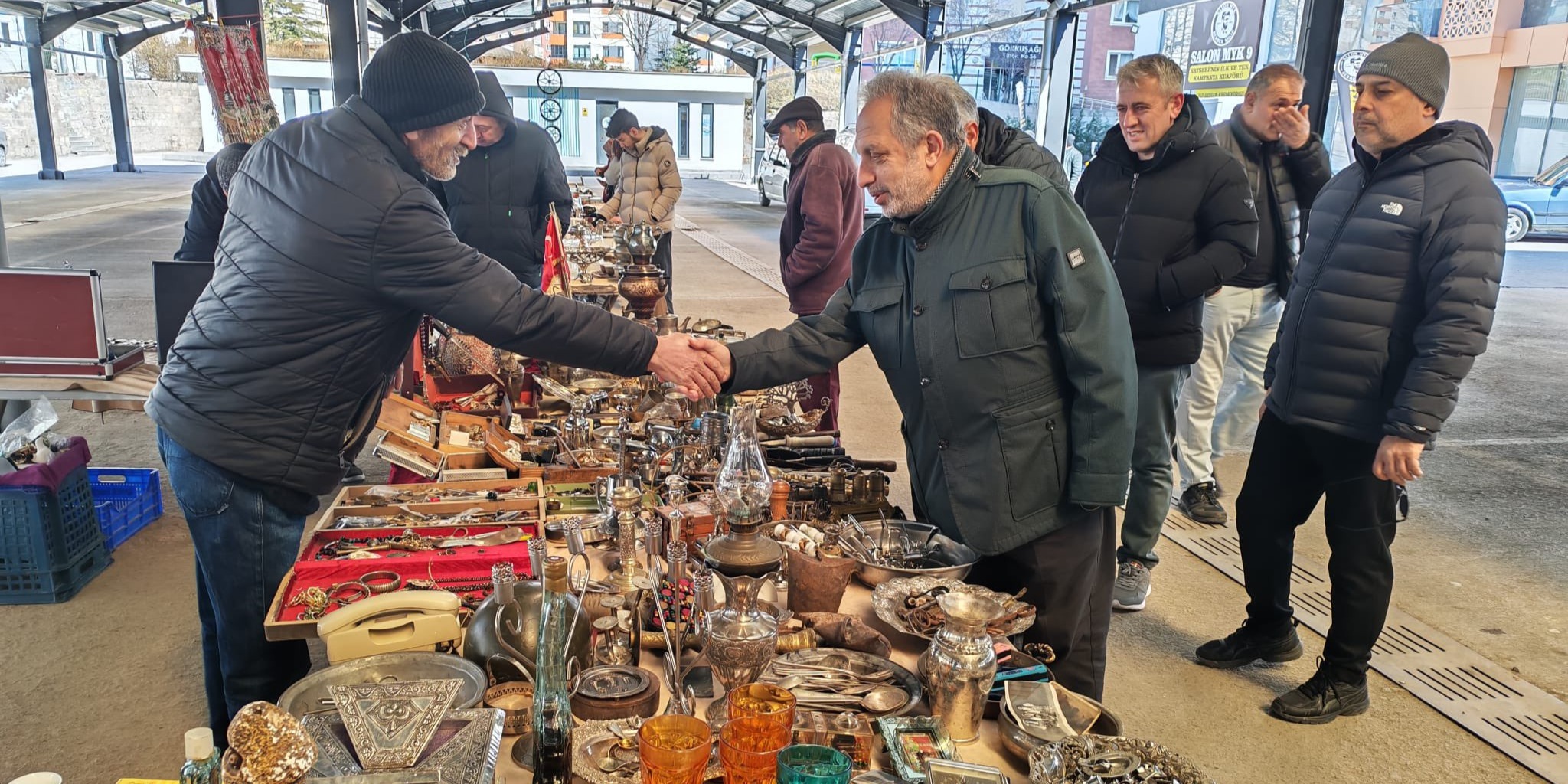 ANTİKACILAR, BAHARI KARŞILIYOR