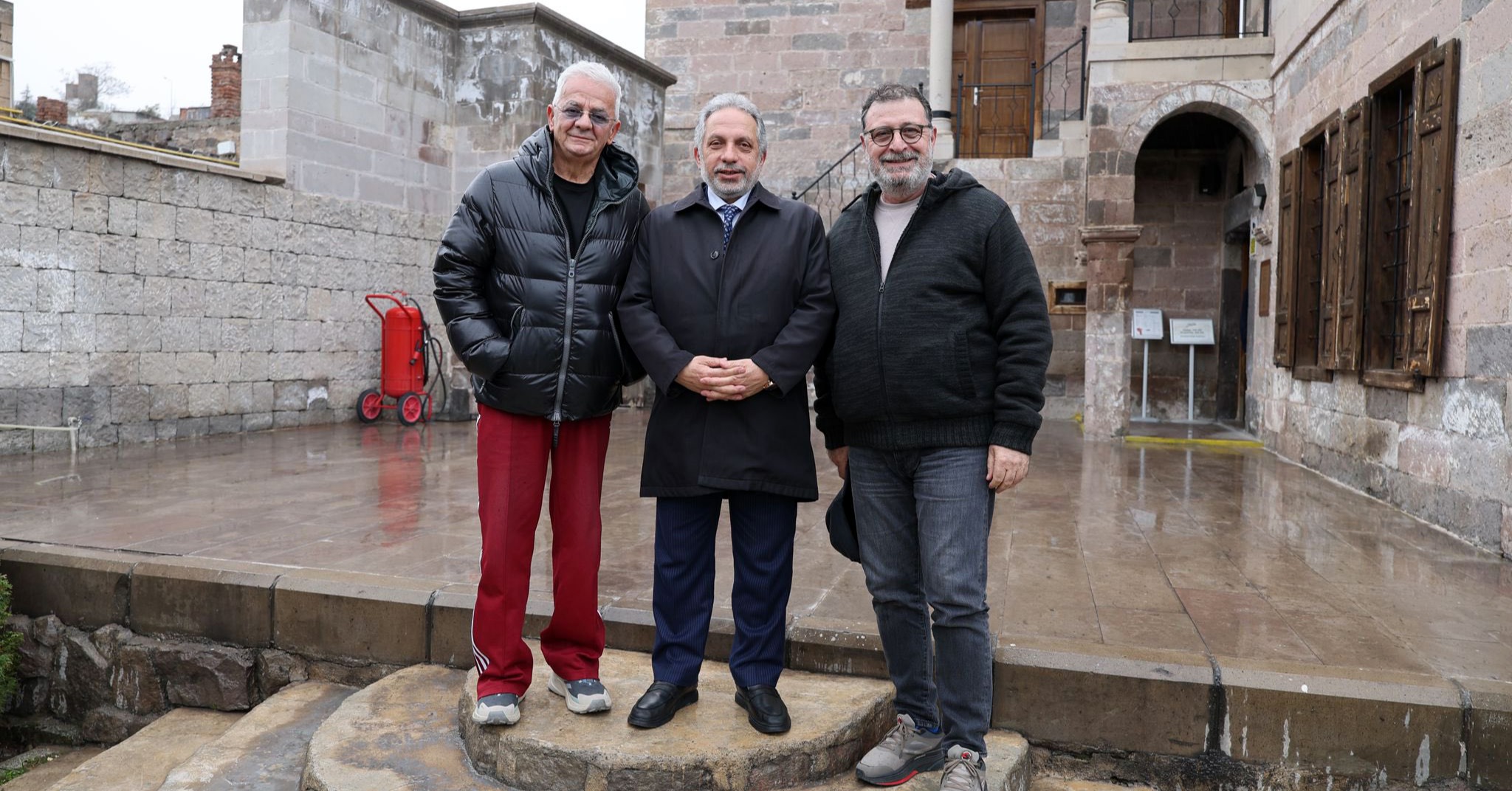 ZAFER ALGÖZ’DEN SAHAFLAR ÇARŞISI’NA TAM NOT