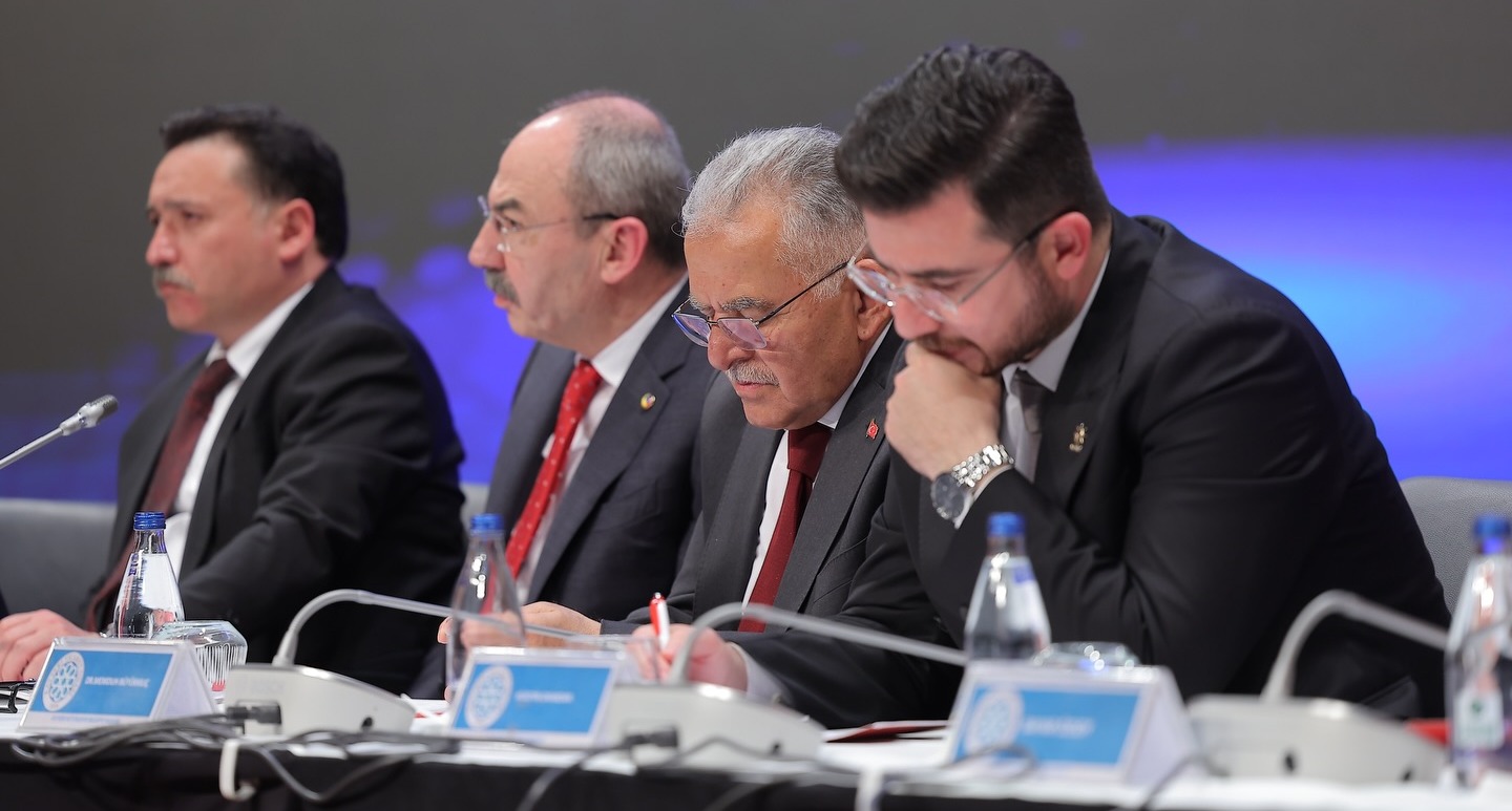 BAKAN BAYRAKTAR’DAN KCETAŞ VURGUSU: “ENERJİDE TÜRKİYE’YE ÖRNEK”