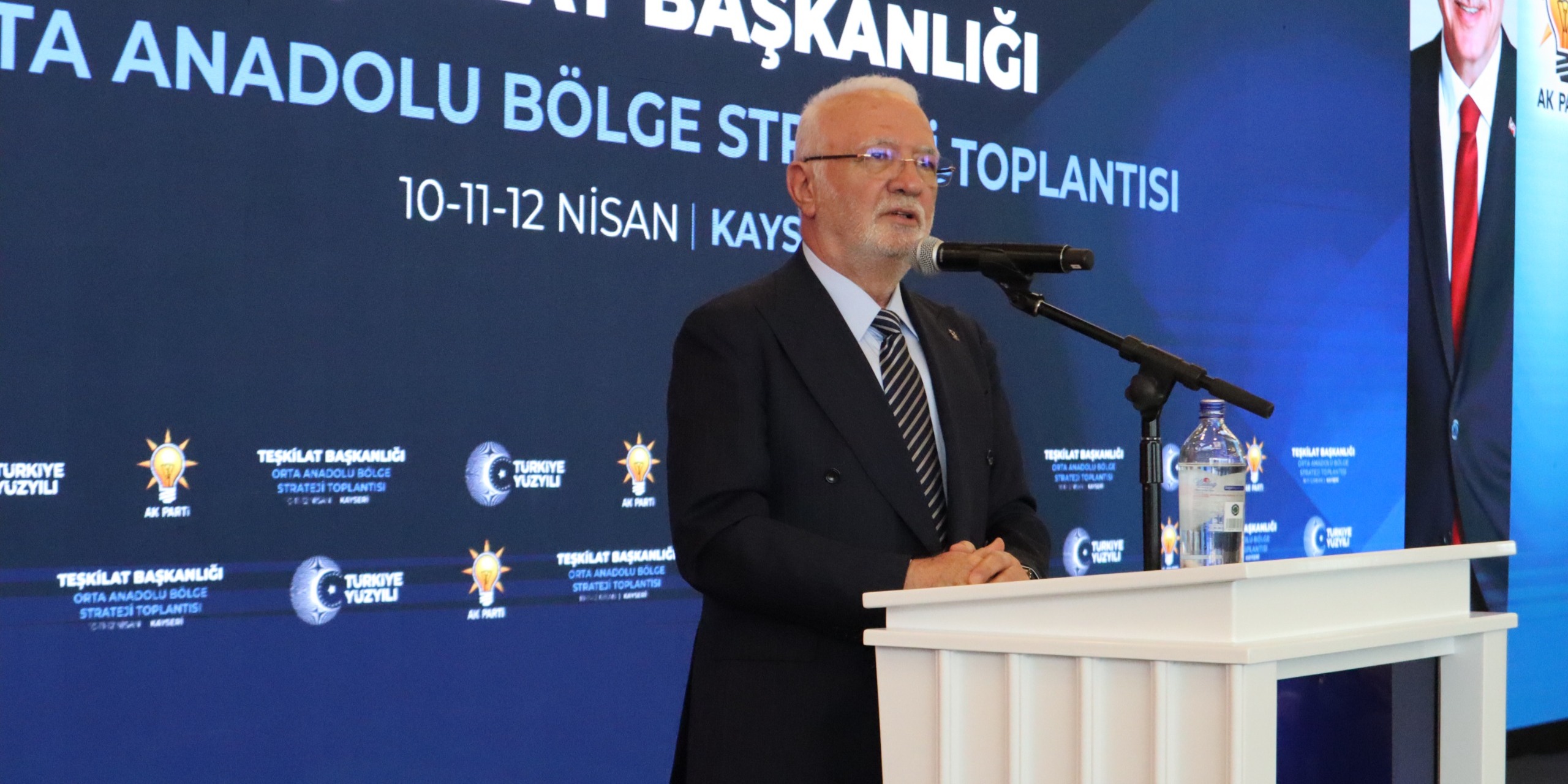 AK Parti’li Mustafa Elitaş: Özgür Bey'in zihni özgür değil