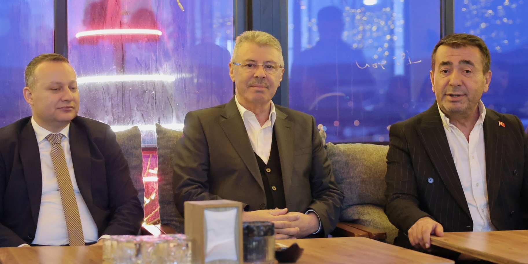 HÜSEYİN AKAY GENÇLERLE BULUŞTU