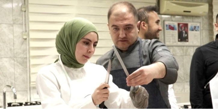 AB TESCİLLİ KAYSERİ PASTIRMASI’NA KAYMEK’TEN DOĞRAMA VE SUNUM TEKNİKLERİ KURSU