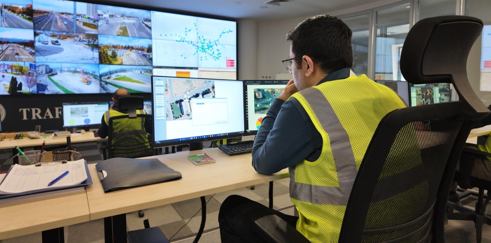 BÜYÜKŞEHİR’DEN TRAFİĞİN KALBİ “KARTAL”DA AKILLI SİSTEMLERLE 7/24 KESİNTİSİZ YÖNETİM