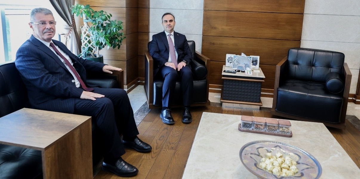 Akay, Sanayi ve Teknoloji Bakanı Mehmet Fatih Kacır’ı makamında ziyaret etti.