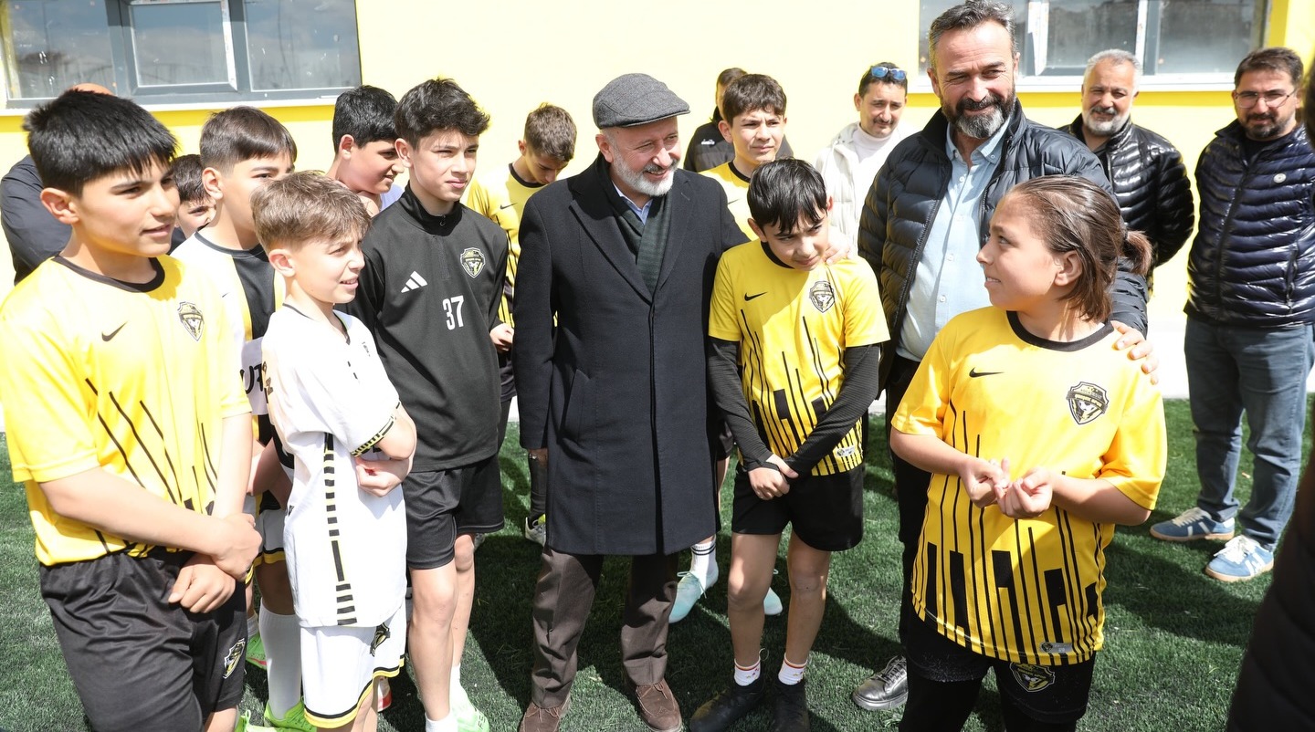 KOCASİNAN’DA VALİ MUAMMER GÜLER STADI BAŞTAN SONA YENİLENİYOR