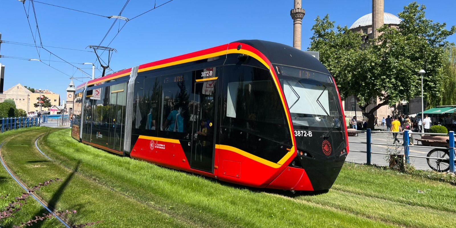 YAPAY ZEKÂ RAYLI SİSTEME GİRİYOR