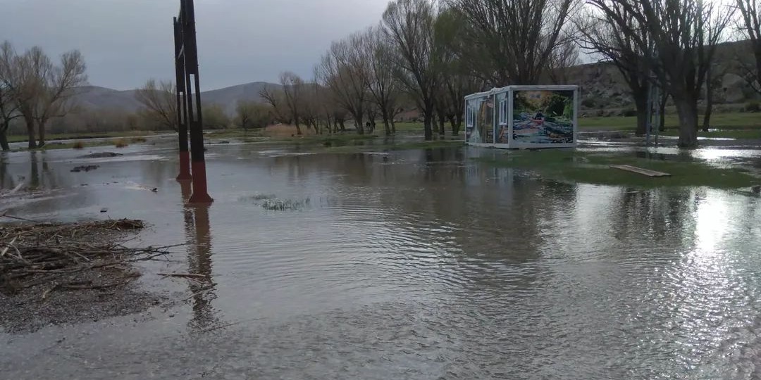 Tomarza’da sağanak yağış etkili olunca Zamantı Irmağı’nın debisi yükseldi