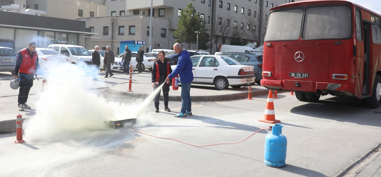 MELİKGAZİ PERSONELİ OLASI YANGINLARA KARŞI BİLGİLENDİRİLDİ