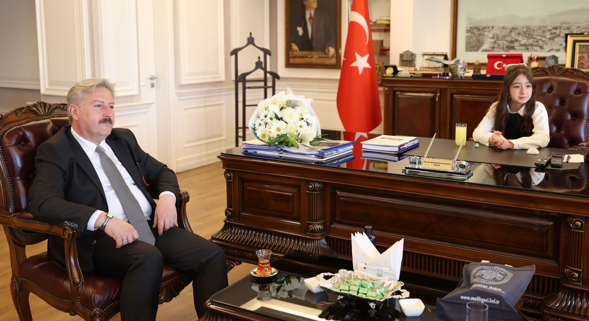 BUGÜN MELİKGAZİ’NİN BELEDİYE BAŞKANI, KÜÇÜK TOPRAK OLDU