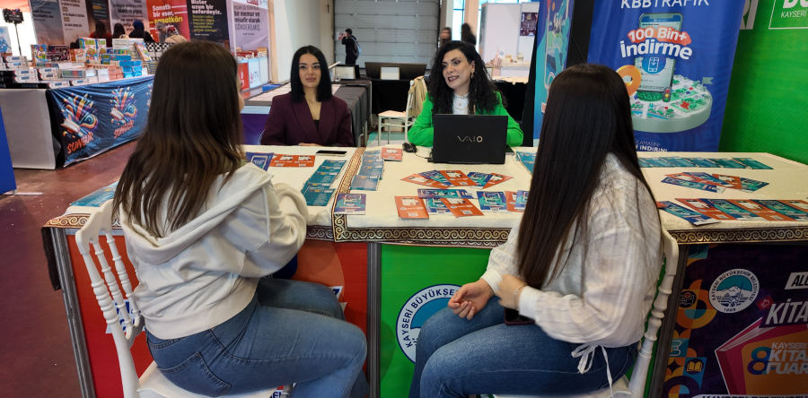 KAYSERİ KİTAP FUARI’NDA ÇOCUKLARIN KEYFİ YERİNDE: ALO 153 İLE DOĞRUDAN İLETİŞİM