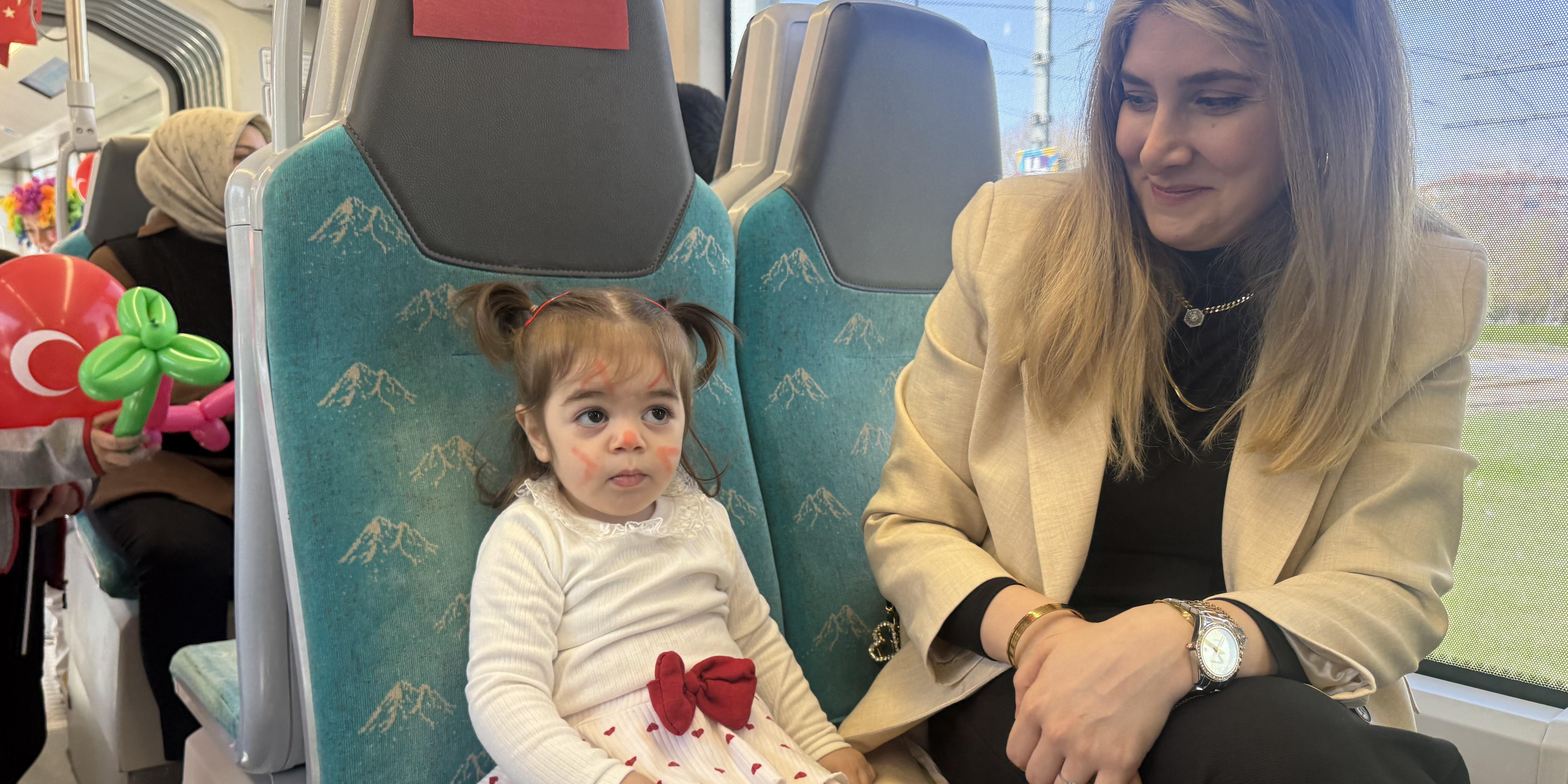 BÜYÜKŞEHİR, 23 NİSAN HEYECANINI “ÇOCUK TRENİ” İLE RAYLARA TAŞIDI