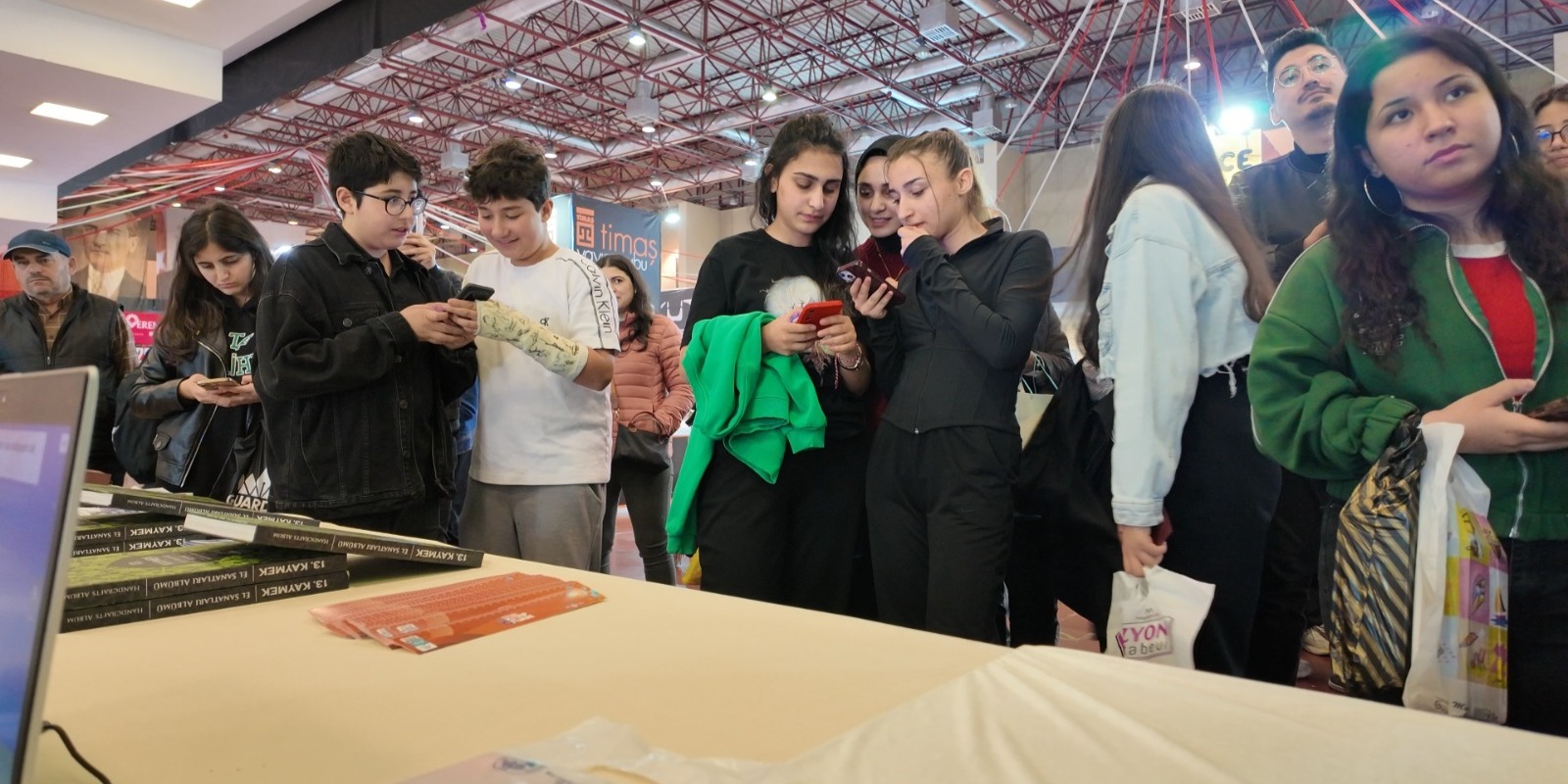 BÜYÜKŞEHİR’İN ‘KÜLTÜR STANDI’, 8. KAYSERİ KİTAP FUARI’NA RENK KATIYOR