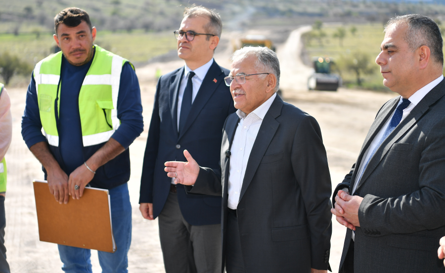 GÖKKENT’TE 5 KİLOMETRELİK ANA ARTERİ İNCELEYEN BAŞKAN BÜYÜKKILIÇ: “HİZMET YAPILAŞMANIN ÖNÜNDE GİDİYOR”