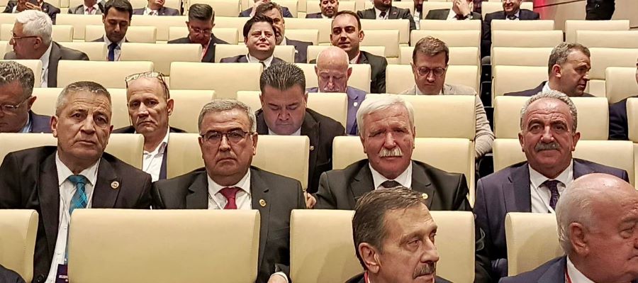 CHP’li 4 belediye başkanı Özgür Özel’in toplantısına katıldı