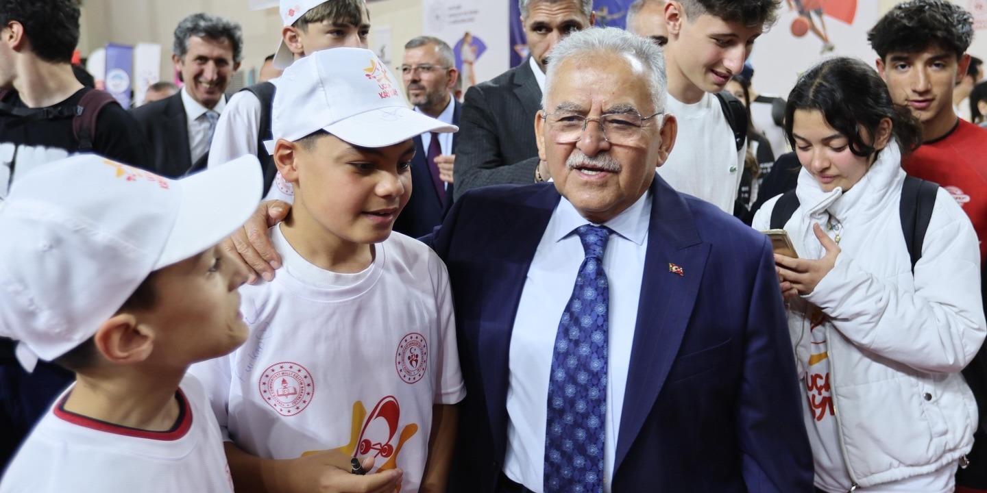 BAŞKAN BÜYÜKKILIÇ, UÇAN KAYKAY PROJESİ’NDE GENÇLERLE BULUŞTU