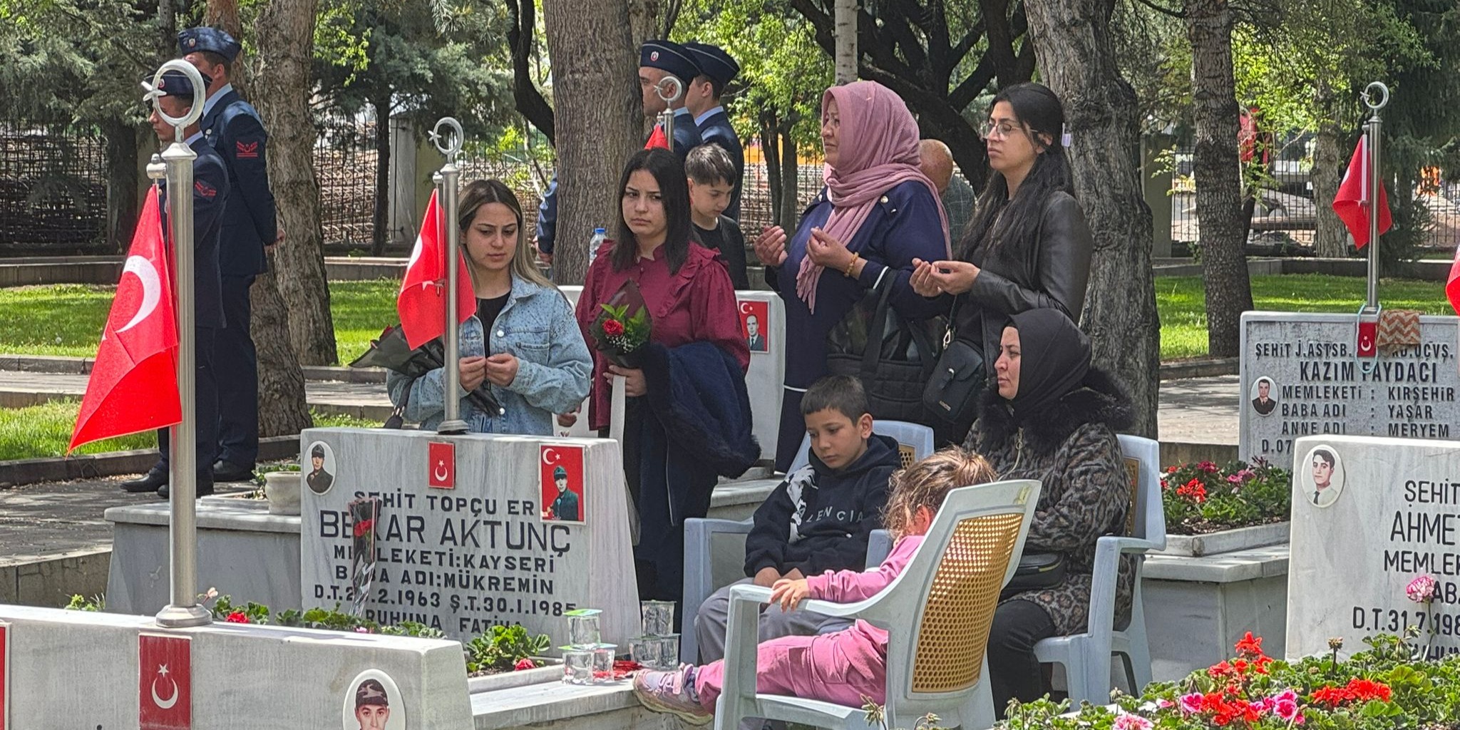 Şehit Anneleri, Anneler Günü’nde Evlatlarının Kabri Başında Dua Etti