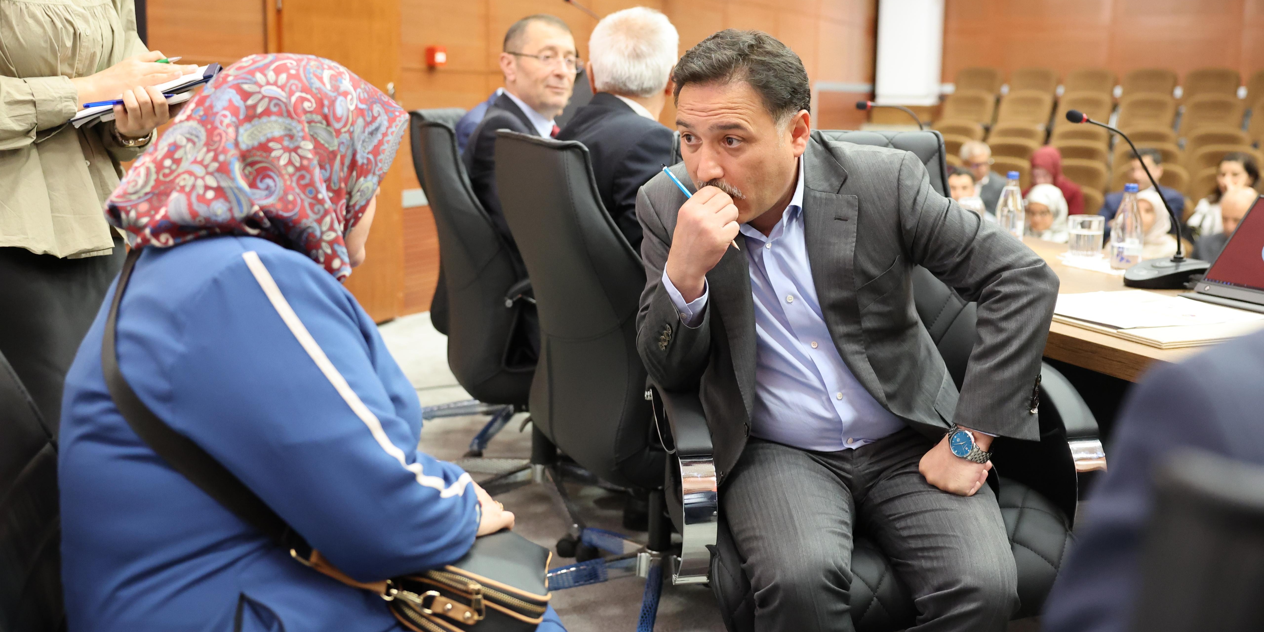 Vali Çiçek, Vatandaşlarla Bir Araya Gelmeye Devam Ediyor