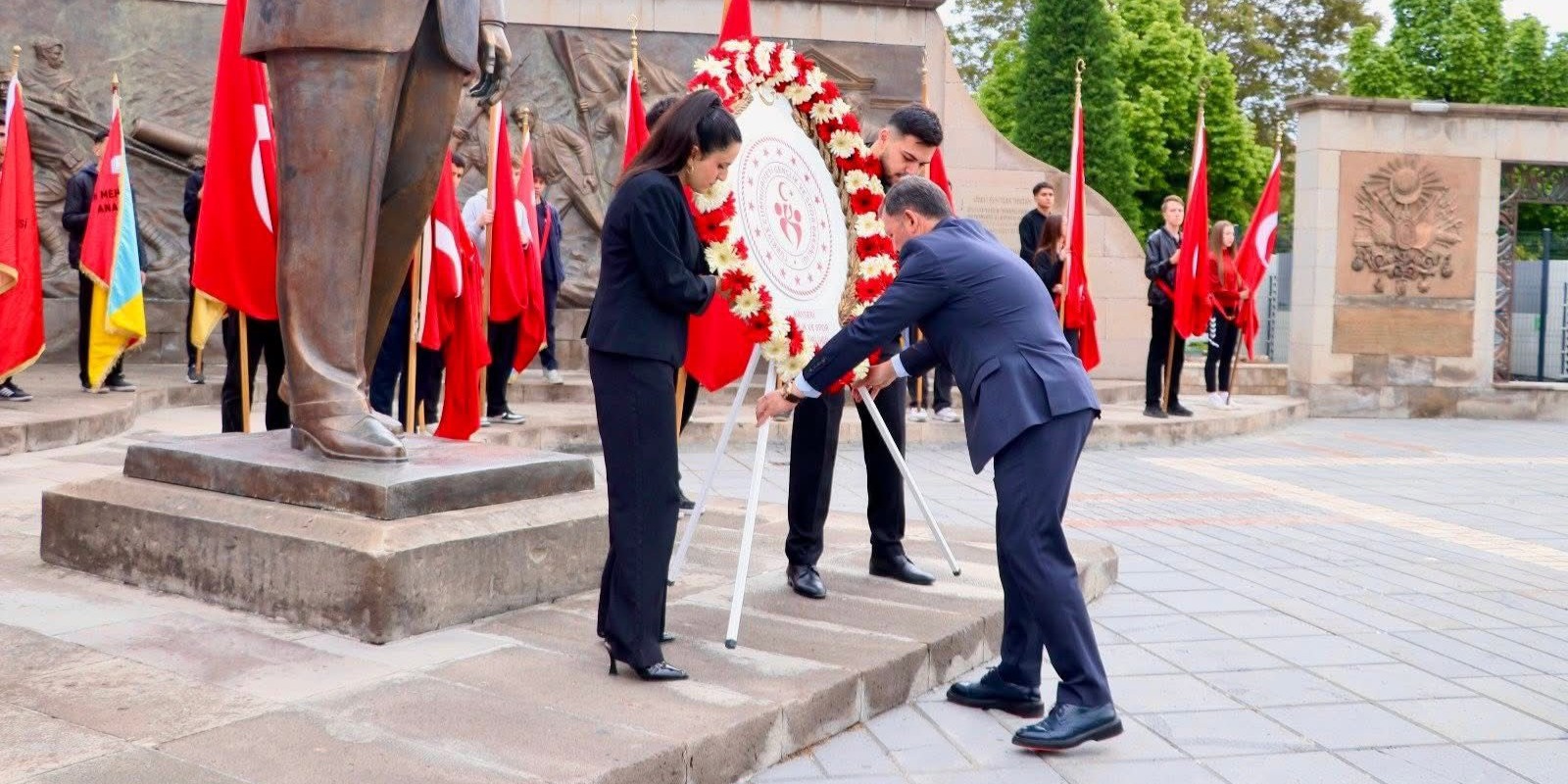Kayseri’de 19 Mayıs Etkinlikleri Çelenk Sunumuyla Başladı
