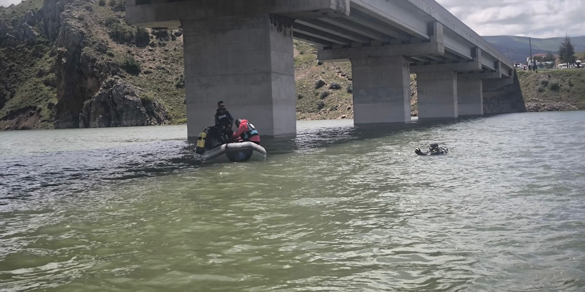 Bayramın ikinci günü viyadükten Kızılırmak’a düştü; arama çalışmaları sürüyor