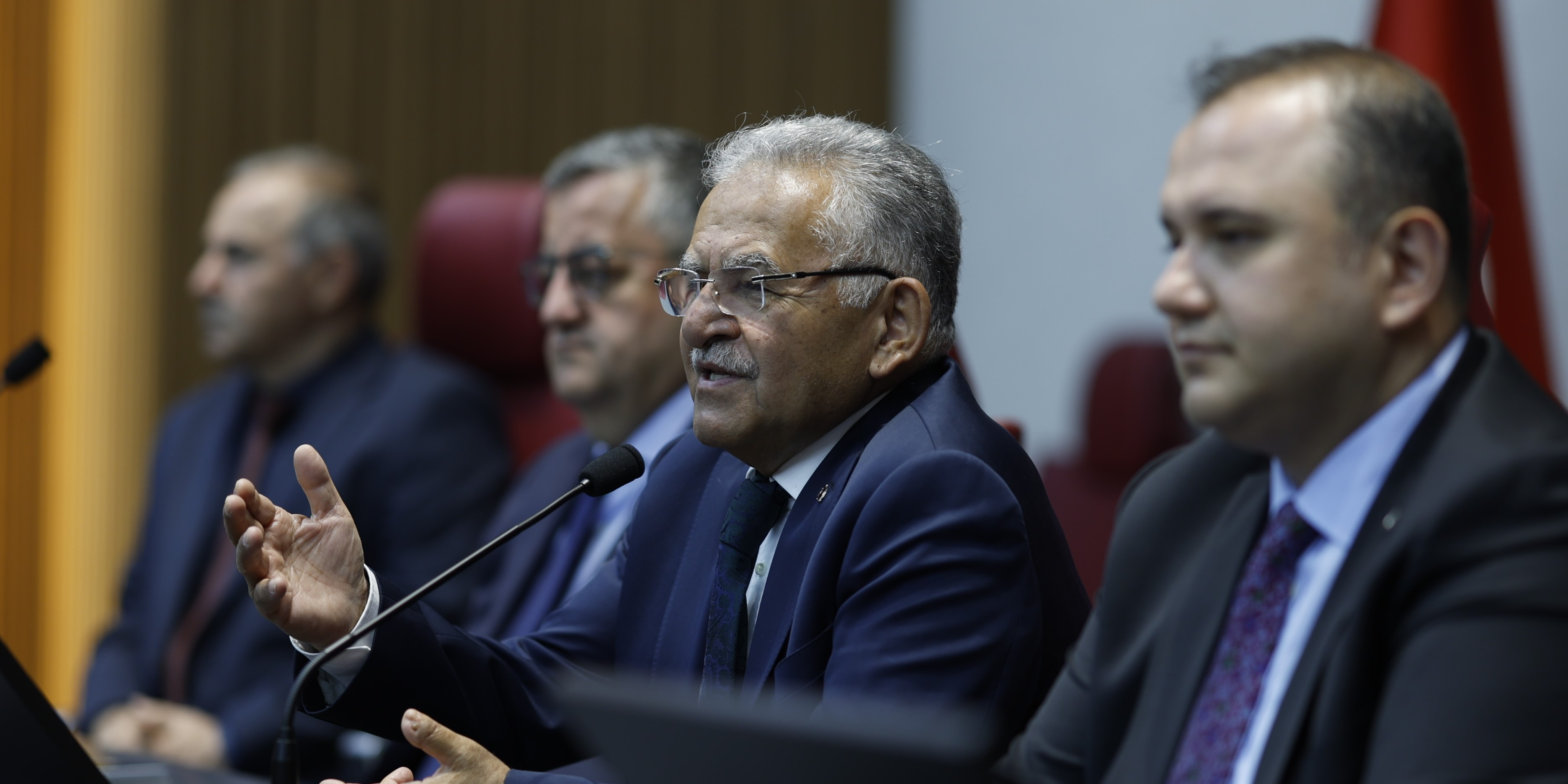 BAŞKAN BÜYÜKKILIÇ’TAN PERSONELE TEŞEKKÜR: “BİZ BÜYÜK BİR AİLEYİZ”