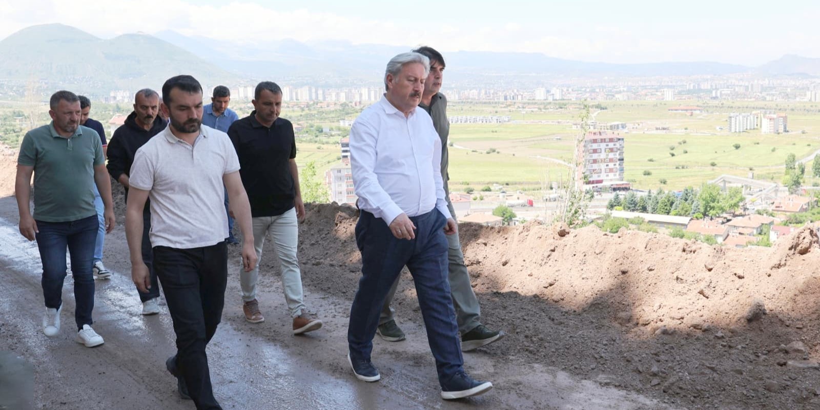 MELİKGAZİ BELEDİYESİ’NDEN MİMARSİNAN MAHALLESİ’NDE ÇÖKEN İSTİNAT DUVARINA ACİL MÜDAHALE