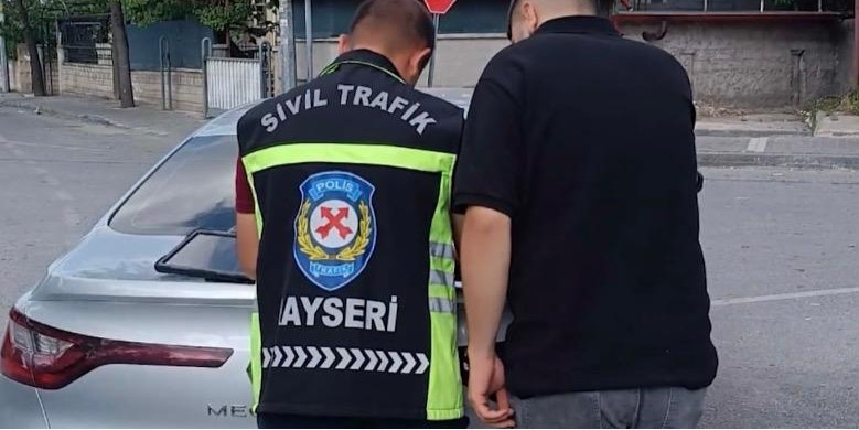 Trafiği Tehlikeye Düşüren Motosiklet Sürücüsüne 46 Bin TL Ceza