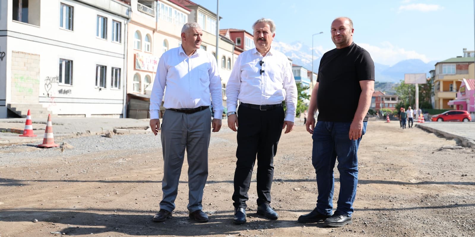 MELİKGAZİ BELEDİYESİ’NDEN 4 MAHALLEYE ASFALT ATAĞI