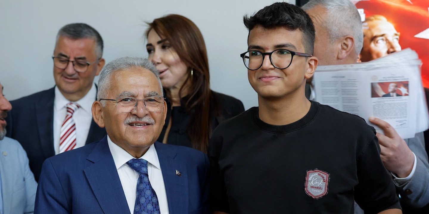 BAŞKAN BÜYÜKKILIÇ ÖĞRENCİLERİN KARNE SEVİNCİNE ORTAK OLDU: "HEM ÖĞRENİN HEM EĞLENİN"