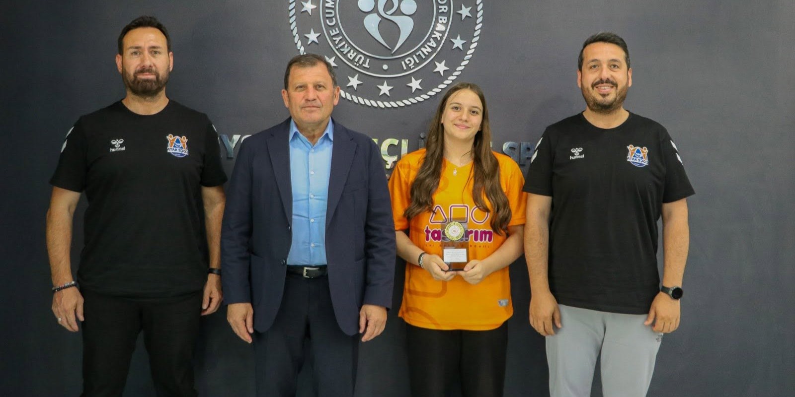 Milli yüzücü Berilay Batur'dan Bulgaristan'da üç madalya