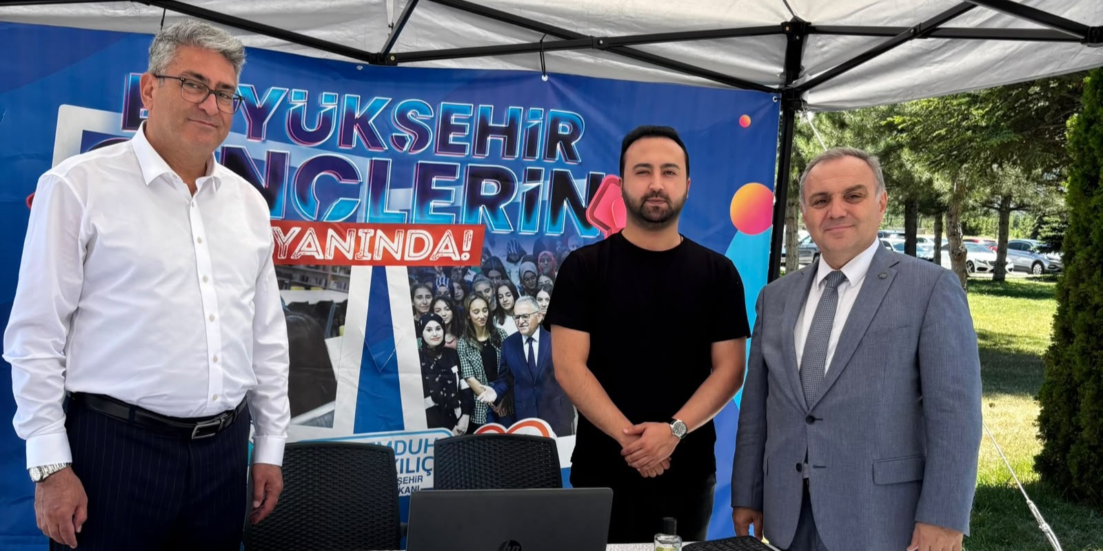 BÜYÜKŞEHİR, ERÜ MEZUN BULUŞMASI ETKİNLİĞİNDE STANT AÇTI