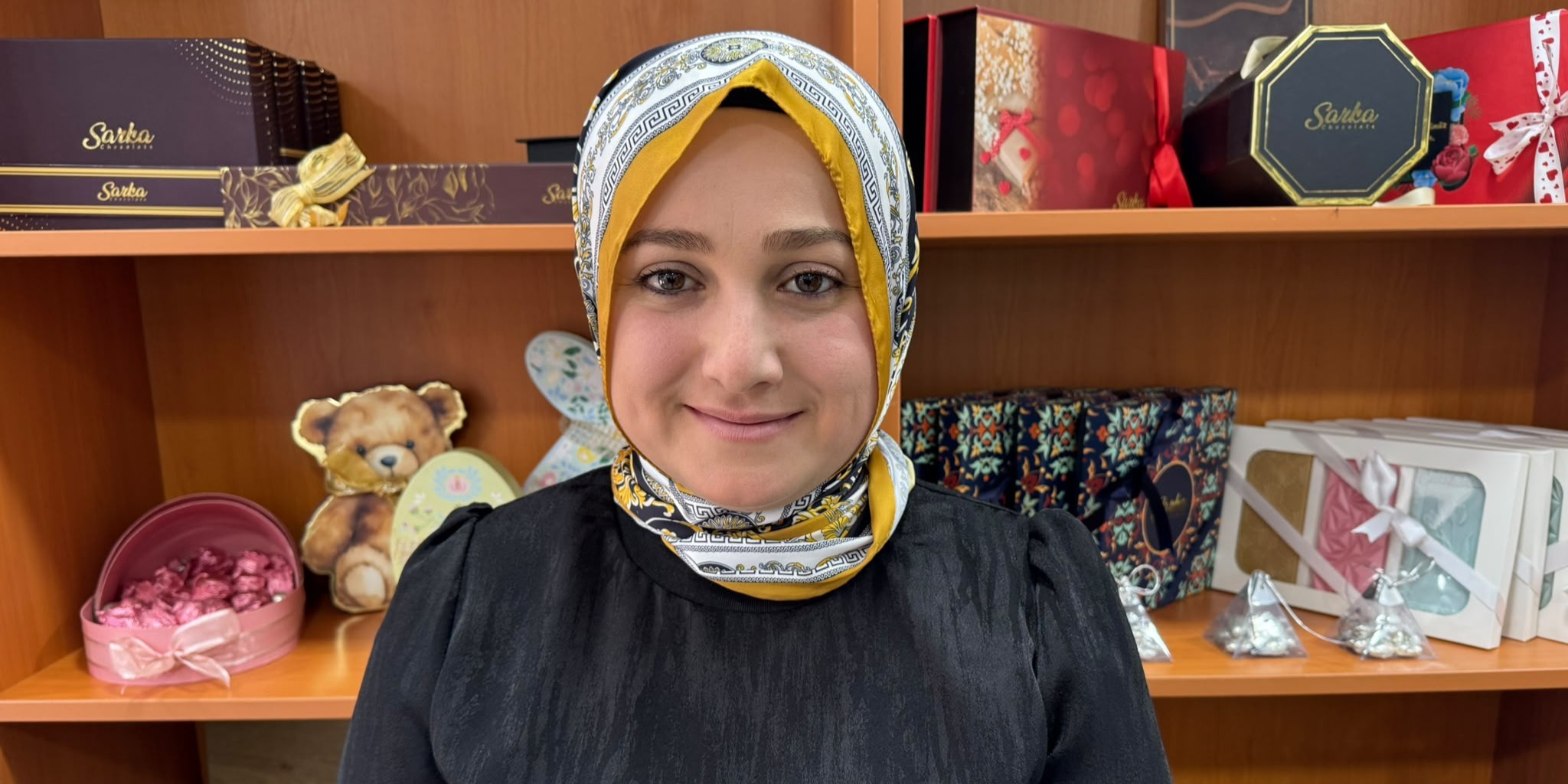 SARIOĞLAN'DA KADINLAR ÜRETTİKLERİ ÇİKOLATALARLA AİLE EKONOMİSİNE KATKI SAĞLIYOR