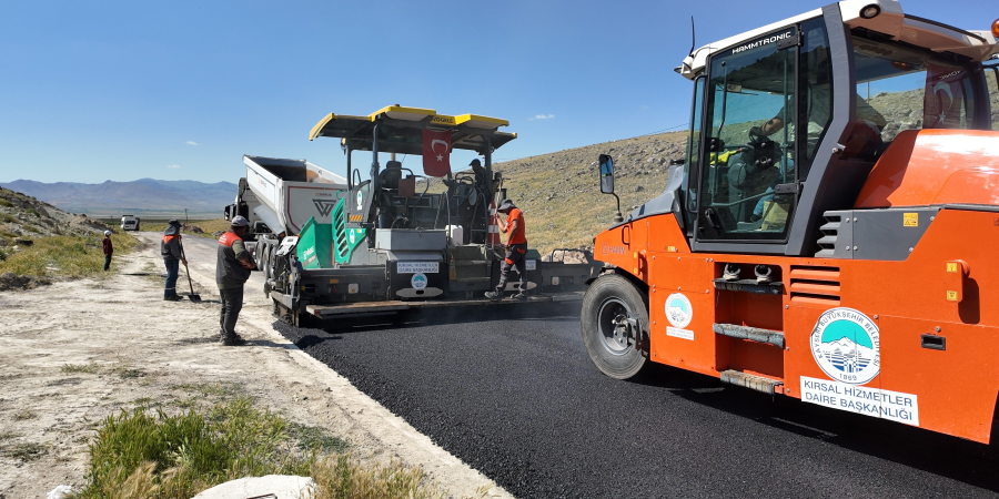 KAYSERİ BÜYÜKŞEHİR’DEN İNCESU KIRSALINA 17,5 MİLYON TL’LİK SICAK ASFALT YATIRIMI