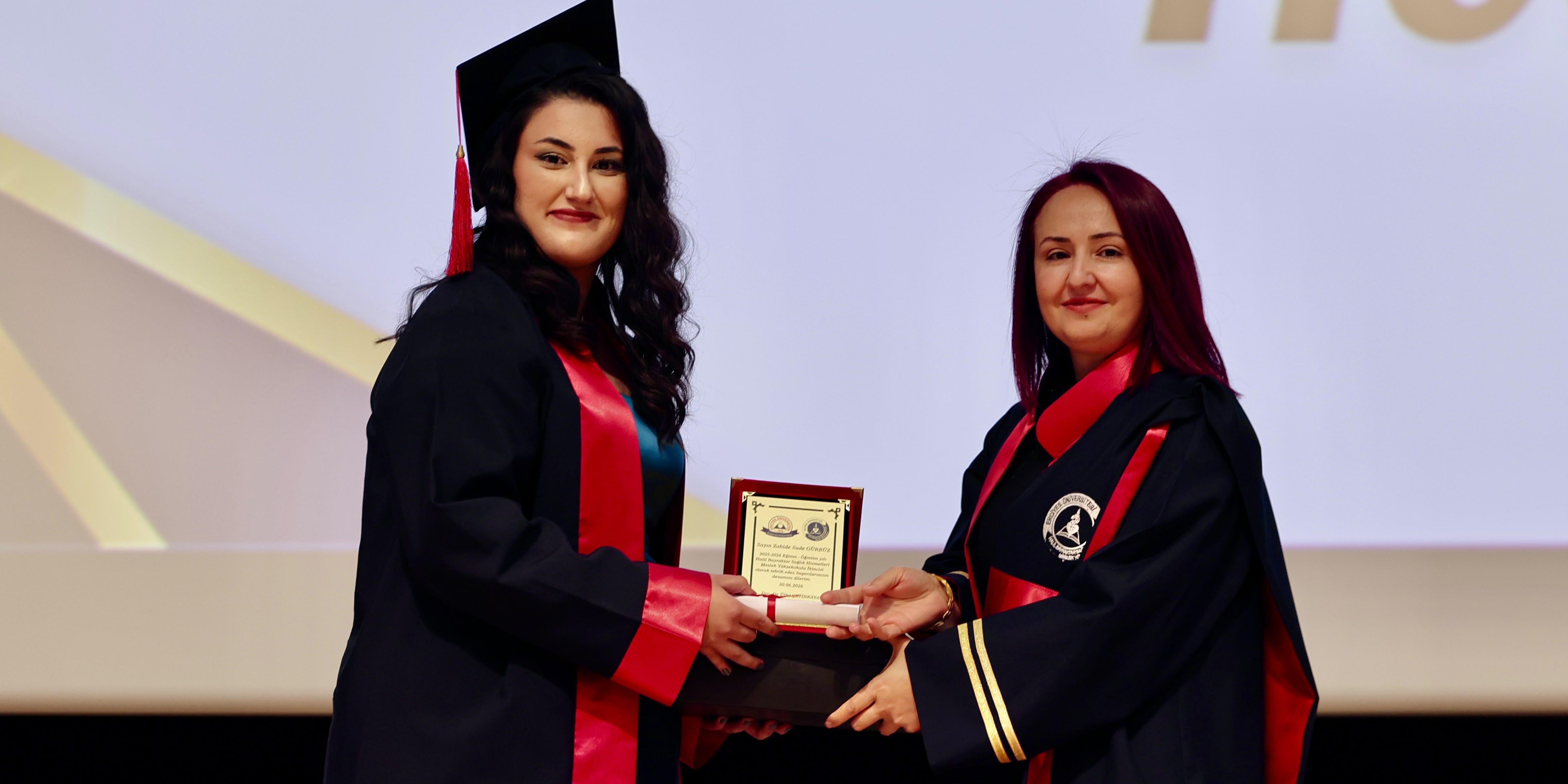 ERÜ Sağlık Hizmetleri Meslek Yüksekokulu,  Yeni Mezunlarını Verdi
