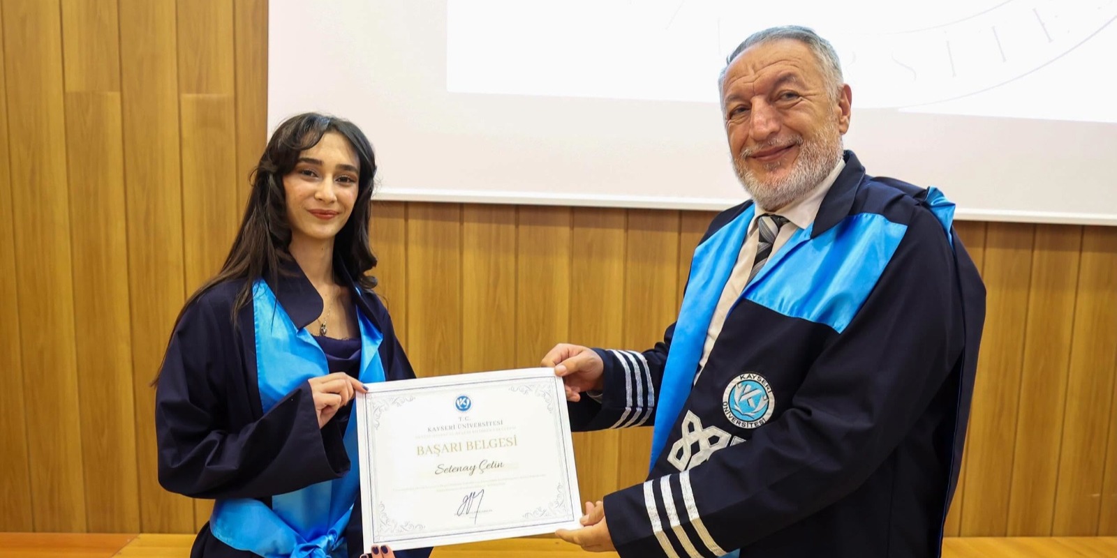 KAYÜ Develi Sosyal ve Beşeri Bilimler Fakültesi'nde mezuniyet ve şed Kuşanma töreni düzenlendi