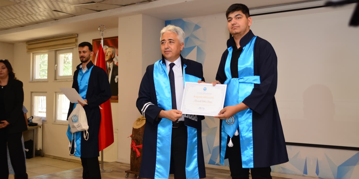 Kayseri Üniversitesi Yahyalı MYO'da Mezuniyet ve Şed Kuşanma Töreni Düzenlendi