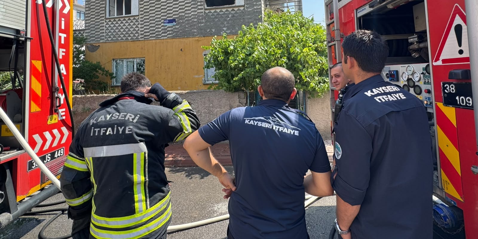 Kayseri’de 2 katlı binada yangın