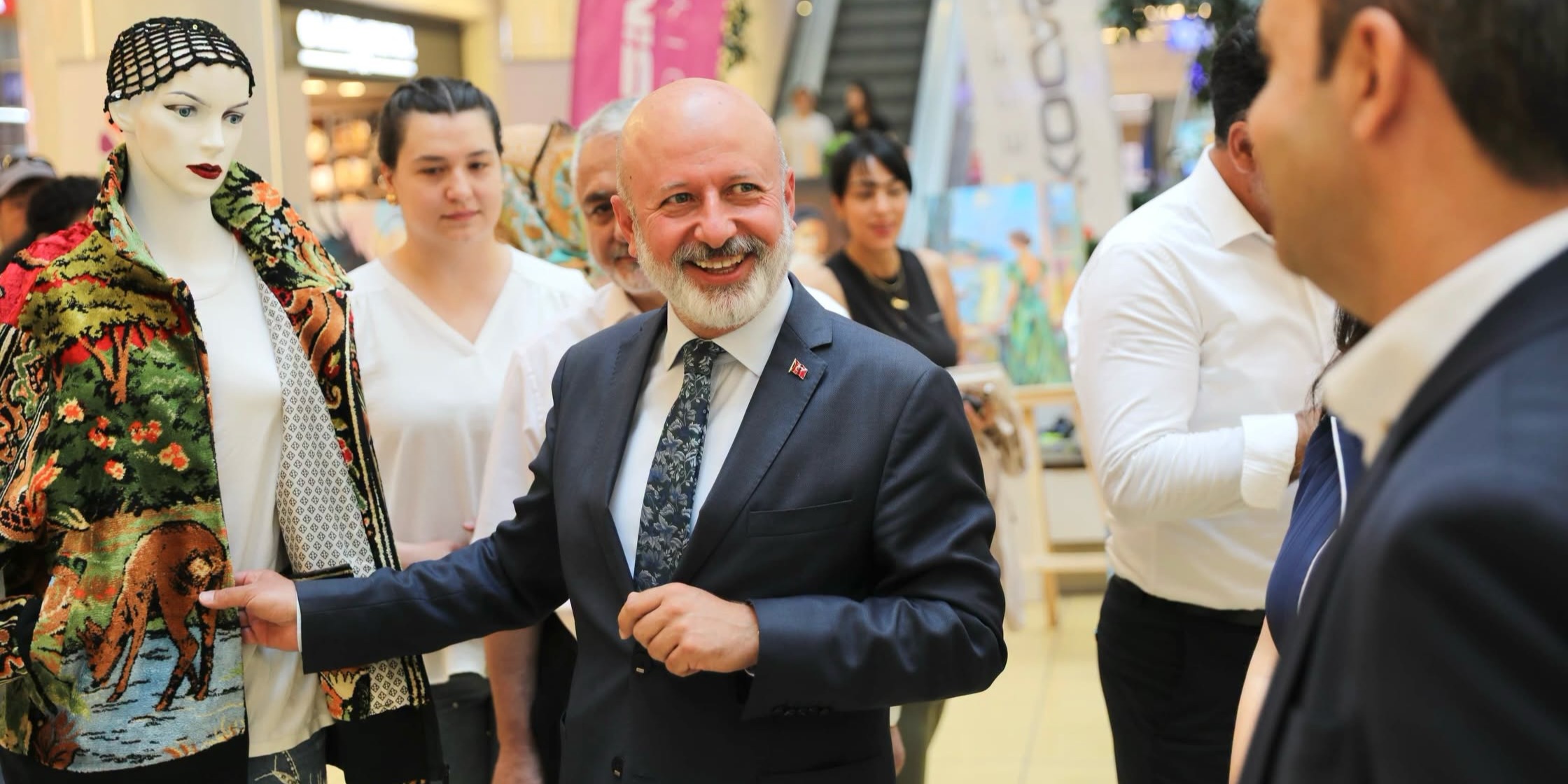 KOCASİNAN AKADEMİ’DEN GÖZ KAMAŞTIRAN YIL SONU SERGİSİ