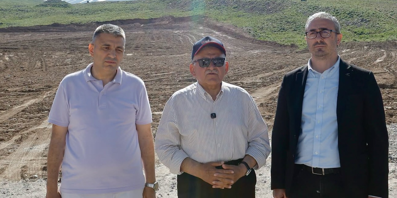 BAŞKAN BÜYÜKKILIÇ MÜJDEYİ VERDİ: ERCİYES'İN DEVELİ KAPISINA YÜRÜYEN BANT