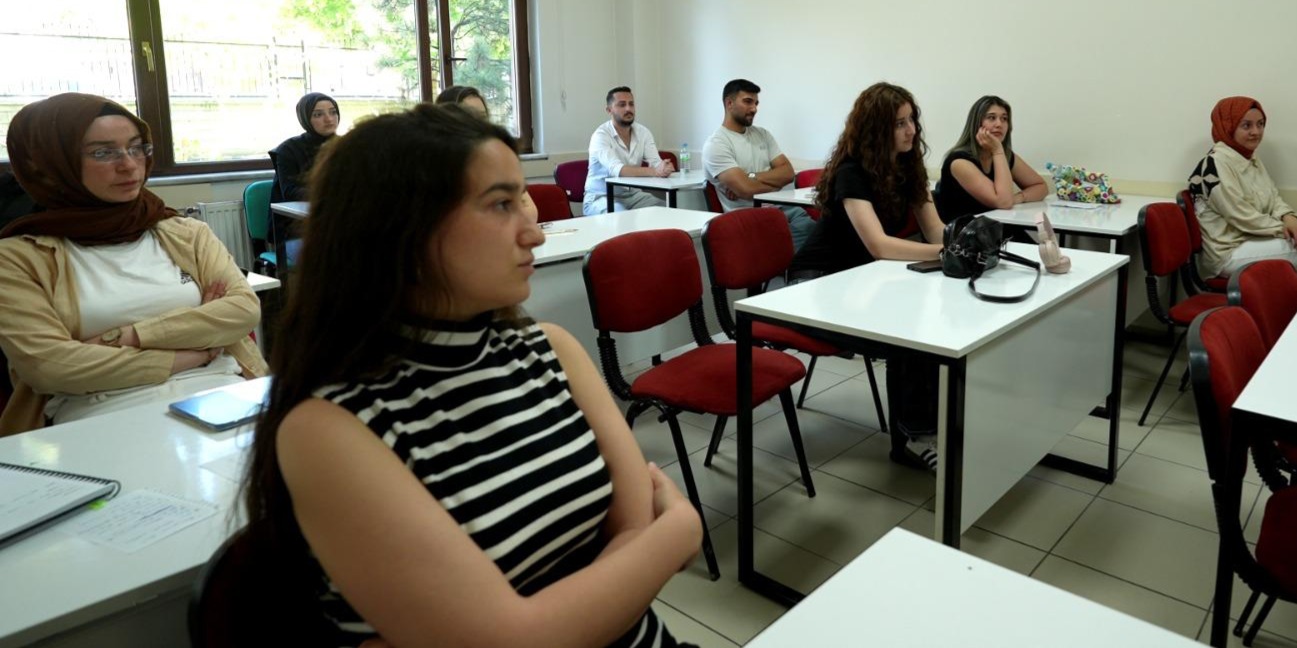 BÜYÜKŞEHİR KAYMEK’TEN BİR İLK: ÜCRETSİZ İNGİLİZCE VE ALMANCA KONUŞMA KULÜBÜ BAŞLADI