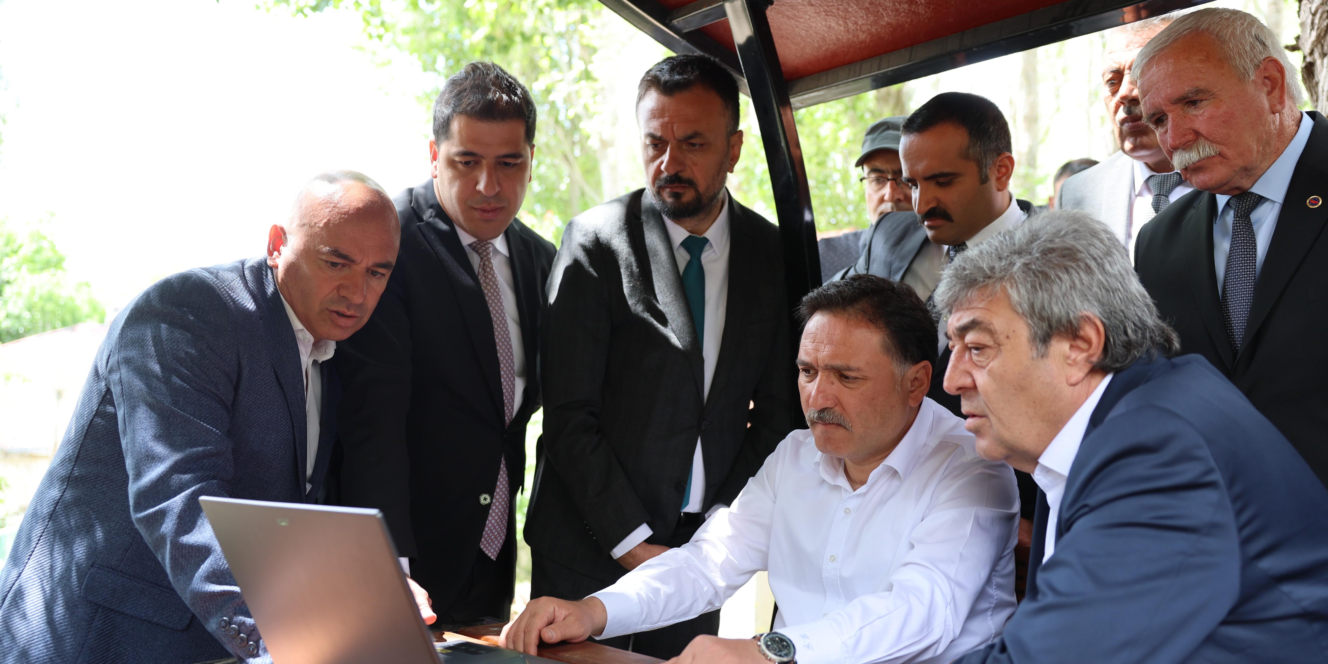 Vali Çiçek Pınarbaşı ilçesindeki yatırımları yerinde inceledi