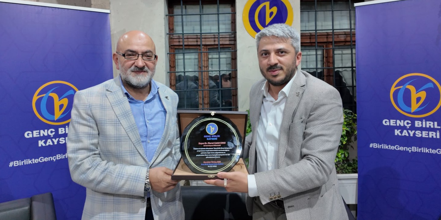Genç Birlik Divan Buluşmaları’nda Murat Cahid Cıngı Gençlerle Buluştu