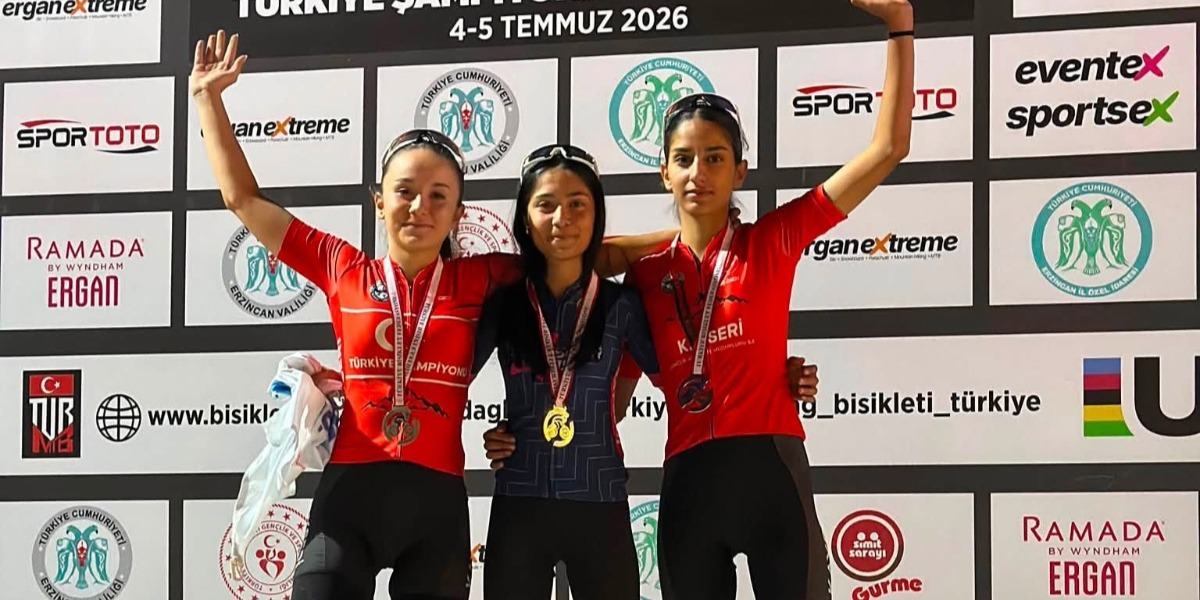 Kayserili bisikletçiler Erzincan'da madalyaları topladı